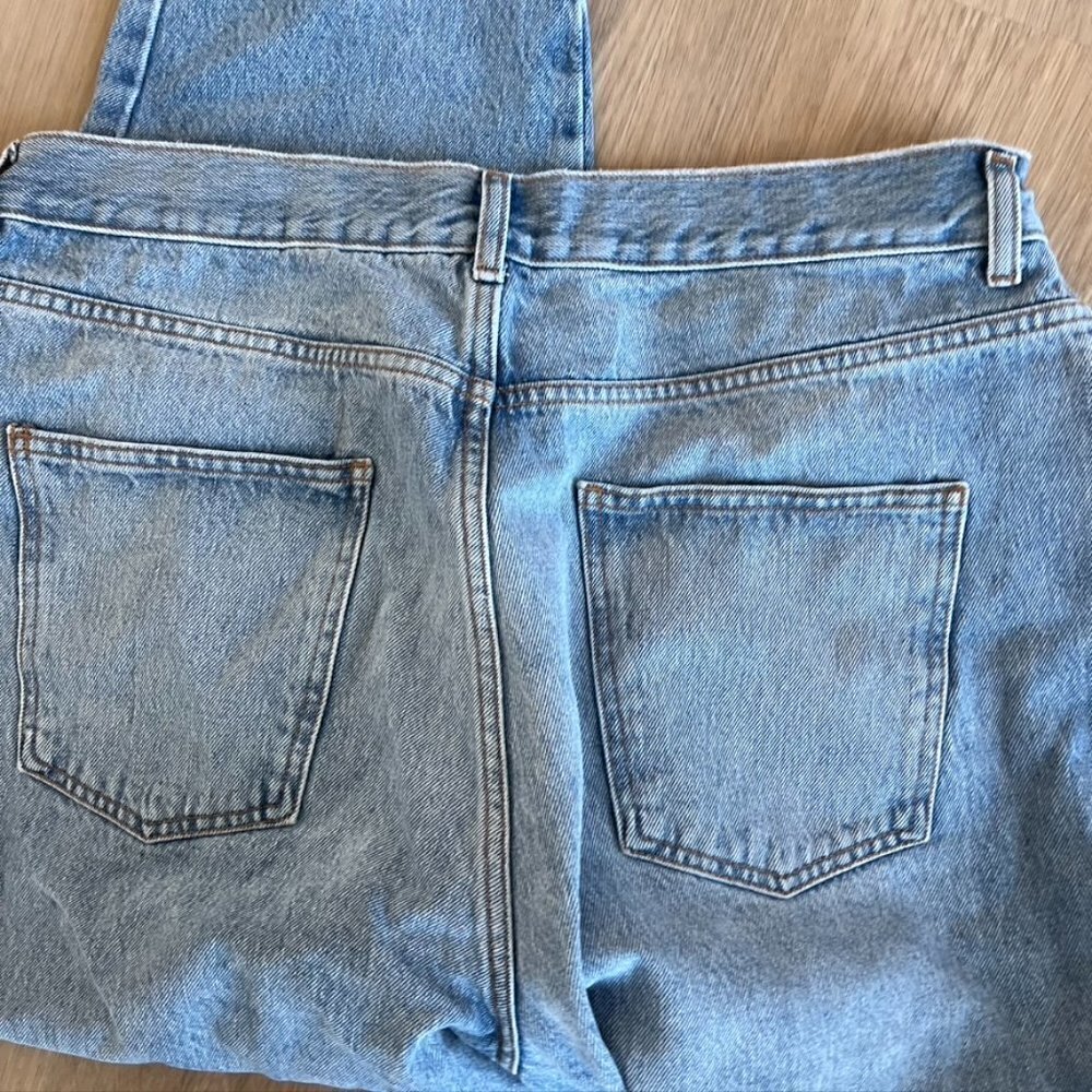 ** ASOS Design Light Wash High Rise Tapered Leg Mom Jeans raw hem 36x32 - Picture 10 of 10